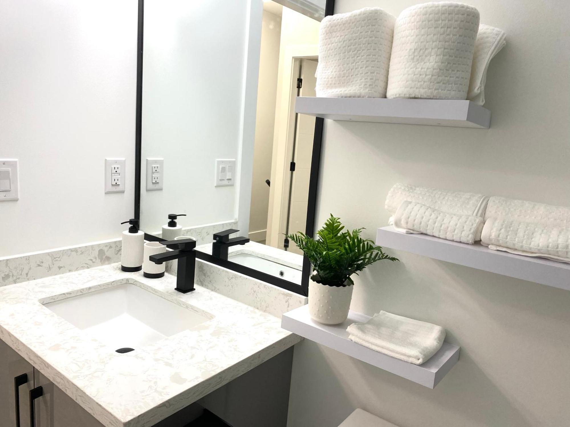 Modern And New House Near Pne With Big Garden And Free Parking Apartment Vancouver Exterior foto