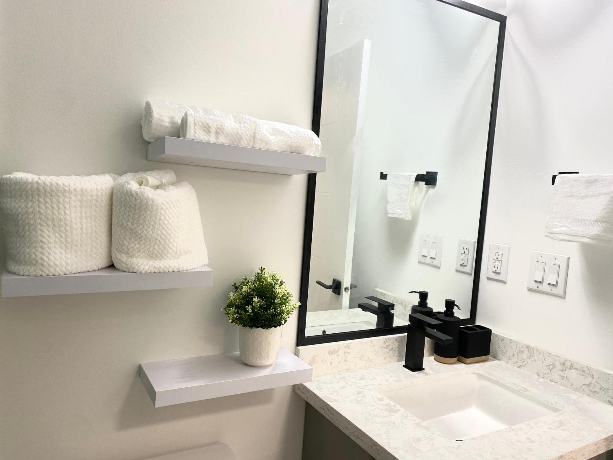 Modern And New House Near Pne With Big Garden And Free Parking Apartment Vancouver Exterior foto