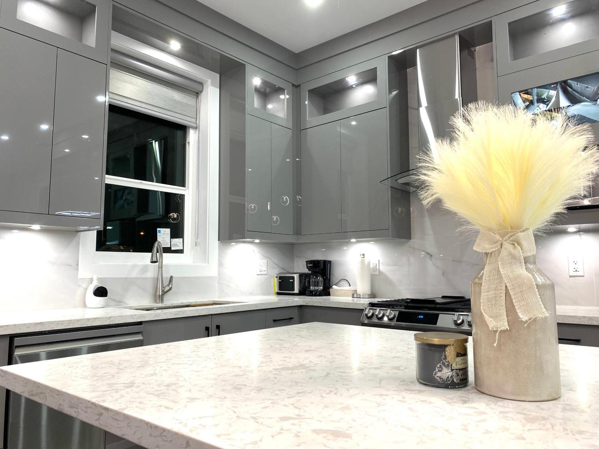 Modern And New House Near Pne With Big Garden And Free Parking Apartment Vancouver Exterior foto